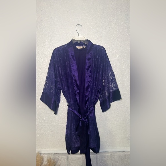 Vintage gold label Victoria’s Secret purple lace, short robe -one size - Picture 2 of 6